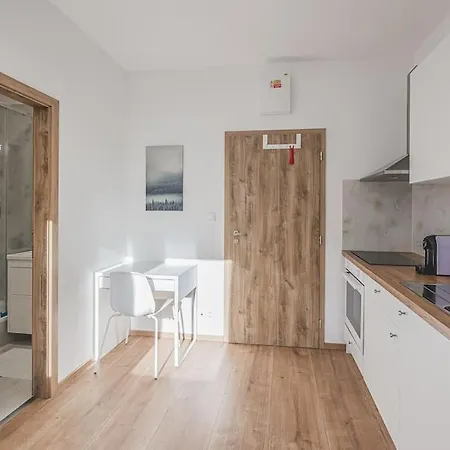 Flat Near Castle Stylish & Prime Location 5 شقة *
