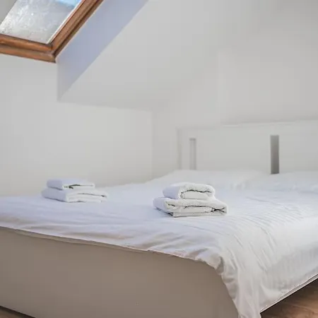 شقة Flat Near Castle Stylish & Prime Location 5 *