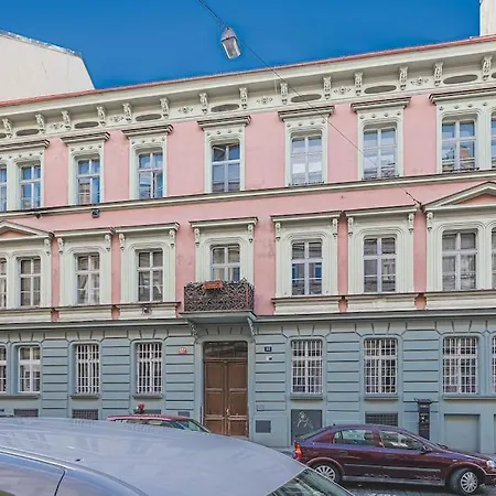 Flat Near Castle Stylish & Prime Location 5 شقة براغ
