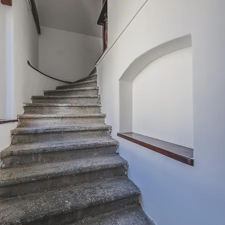 Apartman Flat Near Castle Stylish & Prime Location 5 *