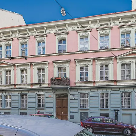 Flat Near Castle Stylish & Prime Location 5 Daire Prag