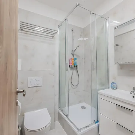 Flat Near Castle Stylish & Prime Location 5 Daire